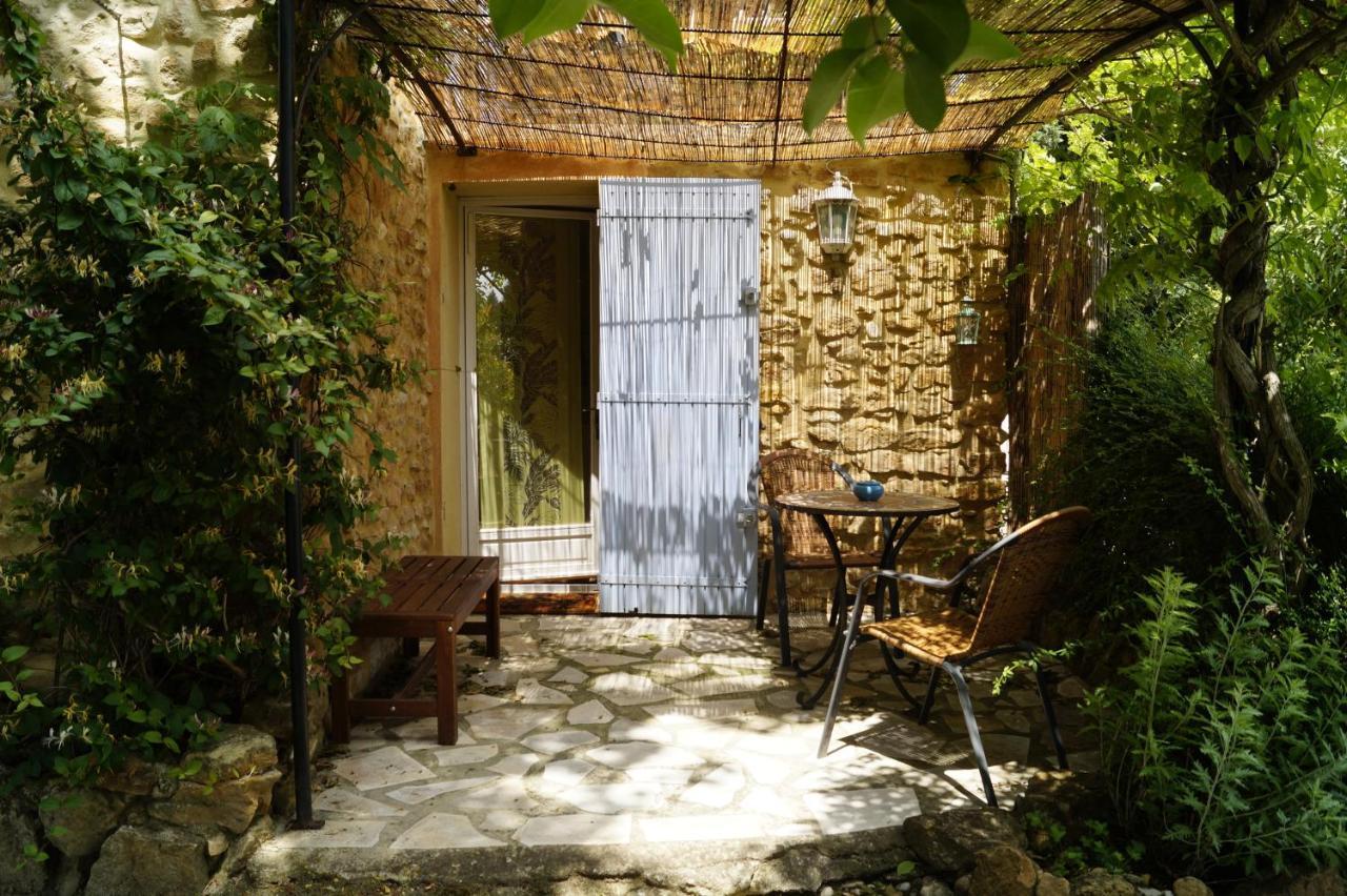 Mas Du Clos De L'Escarrat Jonquieres  Exterior photo