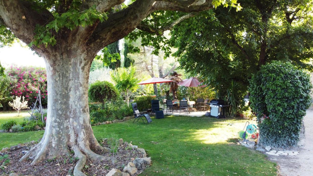 Mas Du Clos De L'Escarrat Jonquieres  Exterior photo