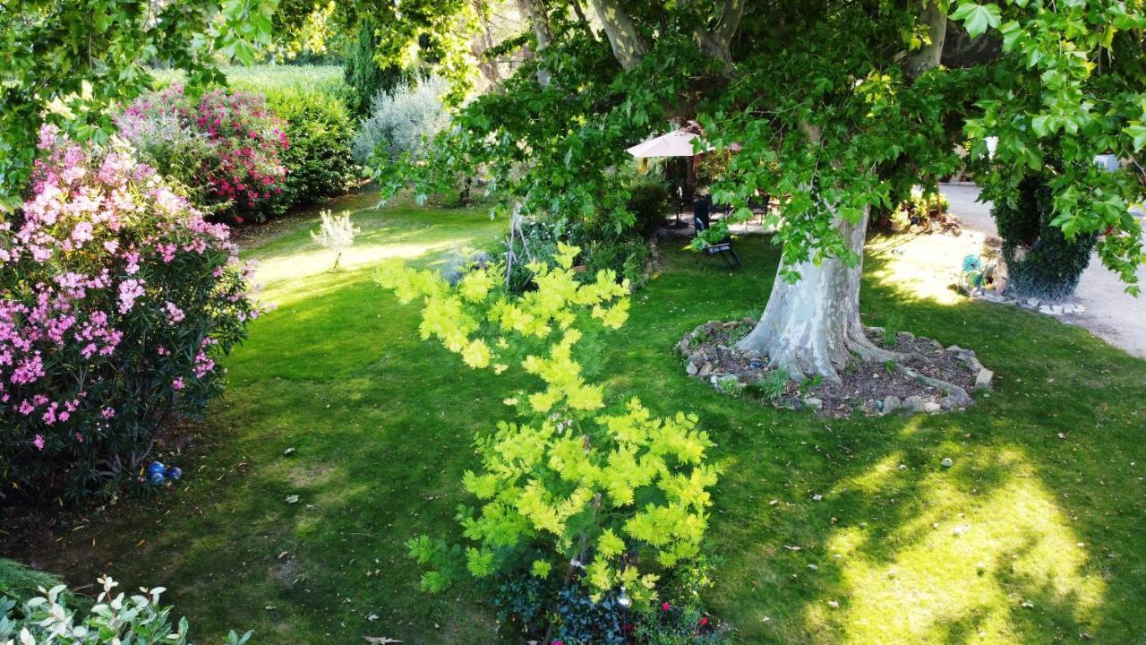 Mas Du Clos De L'Escarrat Jonquieres  Exterior photo